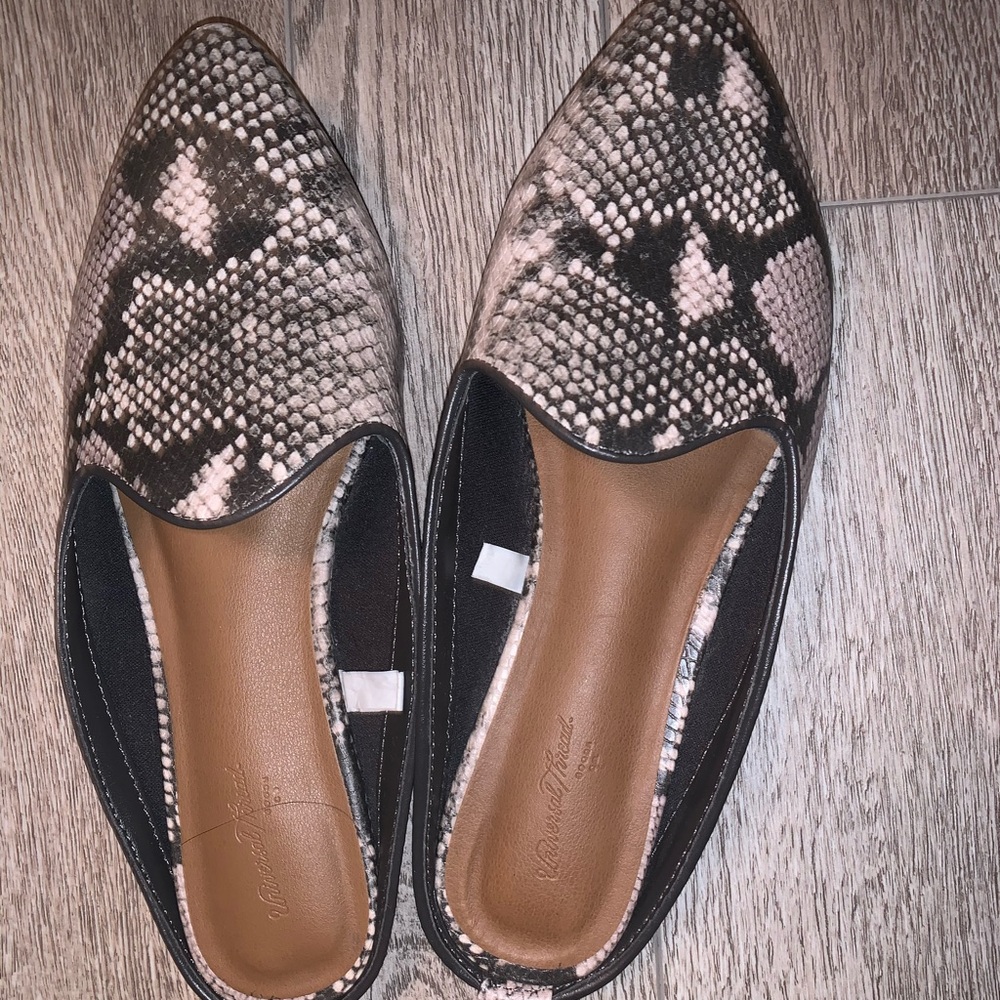 Universal threads snakeskin mules